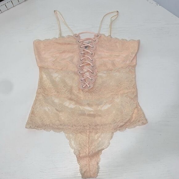 Guess Peach Lace Bodysuit Lace-Up Front Lined Top Sheer Bottom Snap Crotch M - Picture 4 of 8